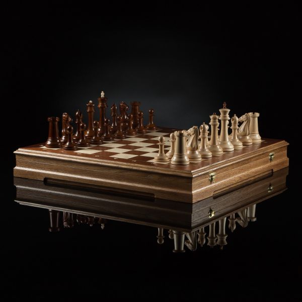 Chess "Staunton Favorite" (Dark Board)