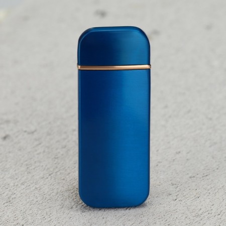Electronic lighter "invincible", 7.2 x 3.3 cm.-2