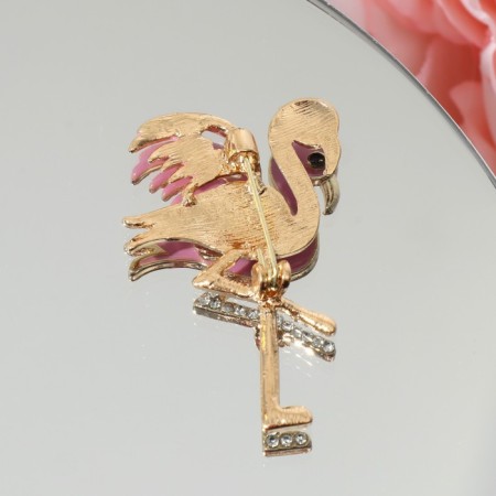 Flamingo brooch is cute, white-pink color in gold-2