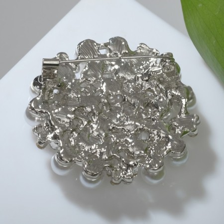 Brooch "Flower" Pearl placket, white color in silver-1