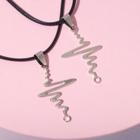 Kulons on the lace "Uenubles" cardiogram, black color in silver, 45 cm