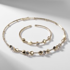 Set 2 objects “necklaces, bracelet” noel figure, white color in gold