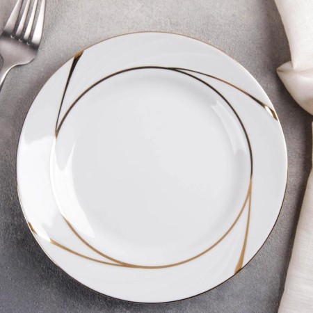 Porcelain plate "Bomond", D = 17.5 cm, white color with gold charter
