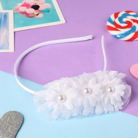 Hair cap "Schoolgirl" triple flower, 1 cm, white