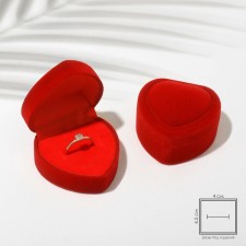 The case is velvet under the ring 
