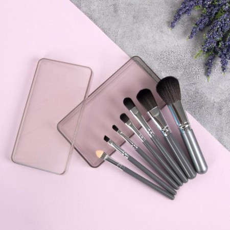 A set of makeup brushes, 7 items, in a plastic case, color mix-2