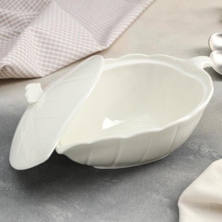 Ceramic crammal “leaf”, 26 × 17 × 12 cm, white color-1