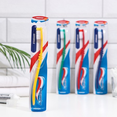 Aquafresh standatd toothbrush, average stiffness