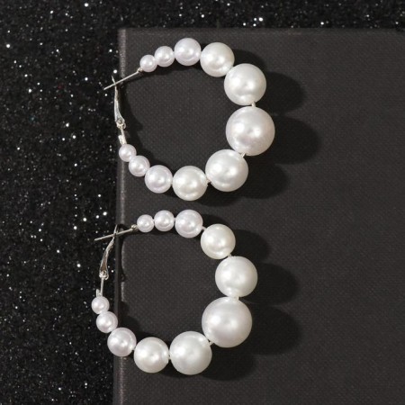 Pearls are large, white color in silver, d = 5 cm