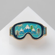 Snowboarder glasses icon of views, color in gold