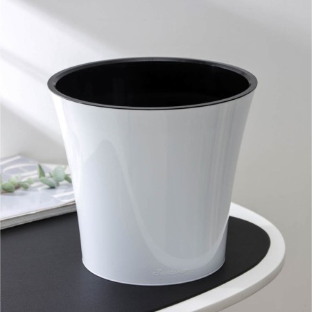 Kashpo for flowers with an insert "Arte", 5 l, white-black color