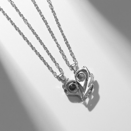 Kulons "Uzolnutinok" on the magnet, projector, heart, gray color in silver, 45 cm
