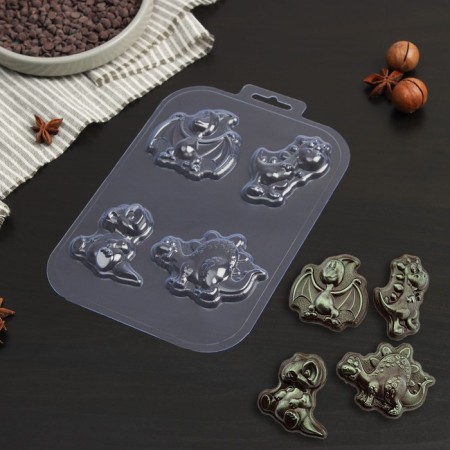The form for chocolate and sweets is plastic "lost world", the color is transparent