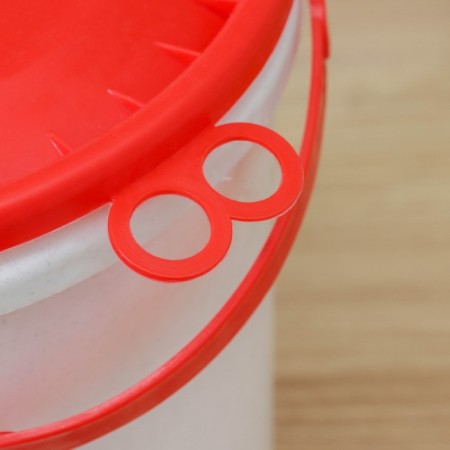 A bucket with a sealed lid plastos, 12 l, color mix-1