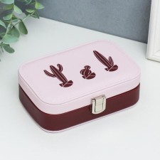 Casket to the leatherette for jewelry 
