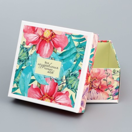 The box is folding, the lid is, "compliment", 10 x 10 x 5 cm without a window-4