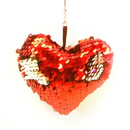Set for creating a pendant from a "heart" fabric, with sequins