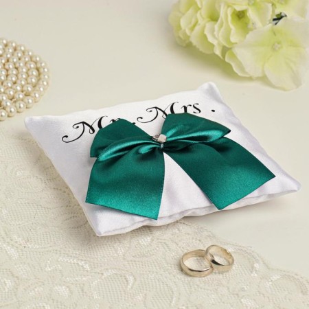 Smith's rings pillow, white with a green bow-2