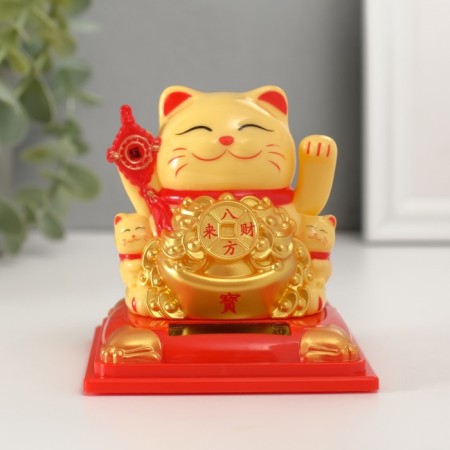 Plastic pendulum "Yellow manei-nako with kittens and gold" 8x8x8.2 cm