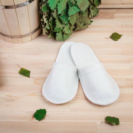 Bath slippers, white