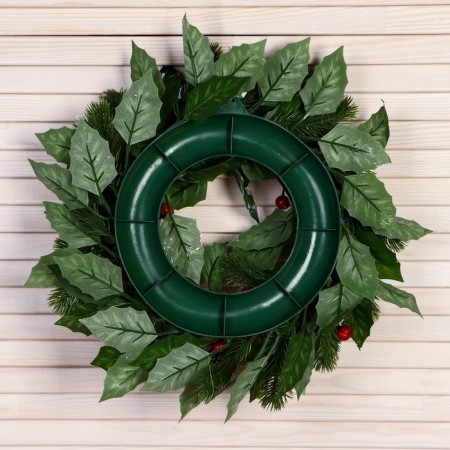 New Year's wreath D-30 cm "Cozy fairy tale" Large leaves and berries-2