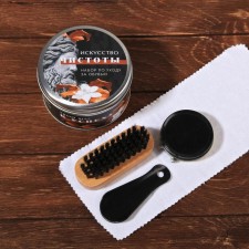 Set for the care of shoes 