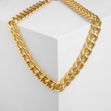 The necklace 