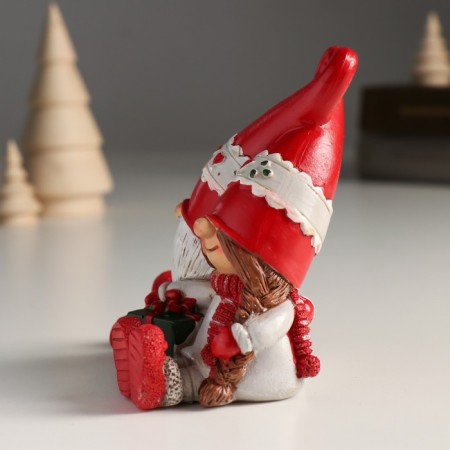 Suvenir Polystone "Santa Claus and granny with a gift, sit" 10x7.5x10 cm-3
