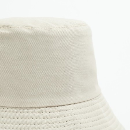Panama is monophonic, bilateral, beige color/black, rr 57-58-7