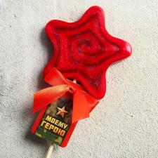 A lollipop on a stick “My hero”, with a grenade taste, 35 gr.
