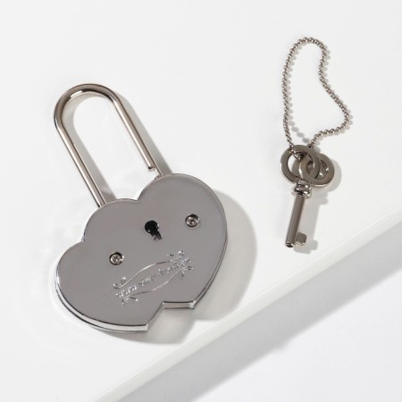Wedding castle with the key "Council and love."-3