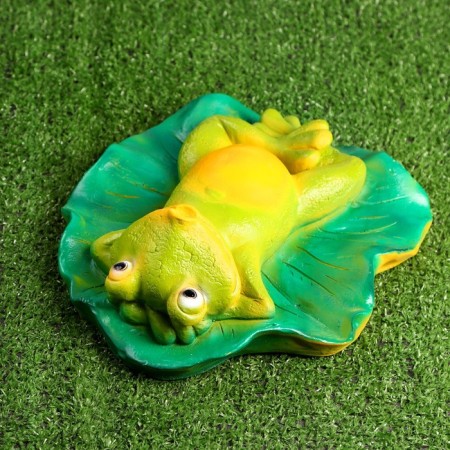 Garden figure "Frog on the jug" 23x26x11cm