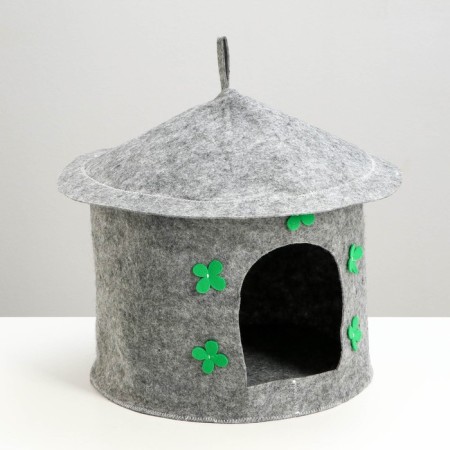 Animal house from felt "House, dear house" 40 x 40 cm
