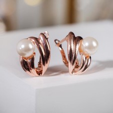 Earrings with pearls 