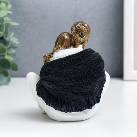 Polystone souvenir "in love with white clothes, tenderness and hug" 12x10.5x12 cm-2