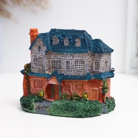 Figure "House" 8x9.5x8cm-1