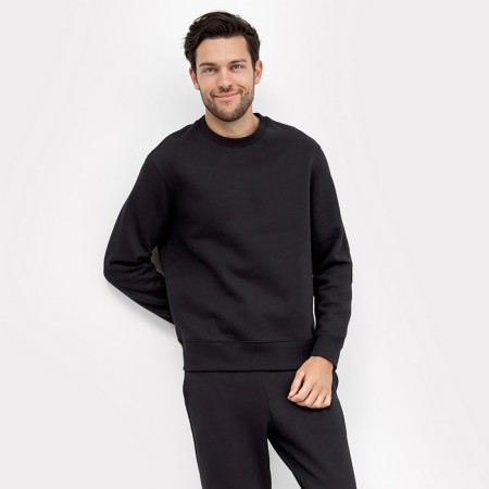 The male sweatshirt was launched, the color is black, size 50-1