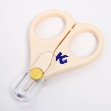 Manicure scissors for children, with a protective cap