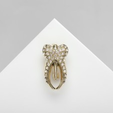 Brooch 