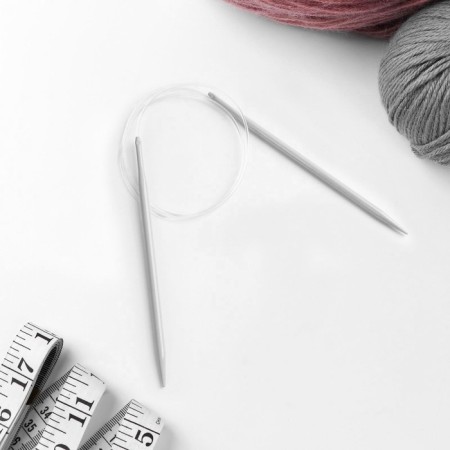 The knitting needles are circular, for knitting, with Teflon coating, with plastic fishing line, D = 5 mm, 14/80 cm-1