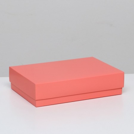 The box is folding, pink, 21 x 15 x 5 cm