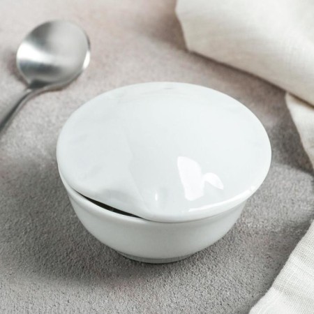 Porcelain “Romance”, 50 ml, D = 6.7 cm, with a lid