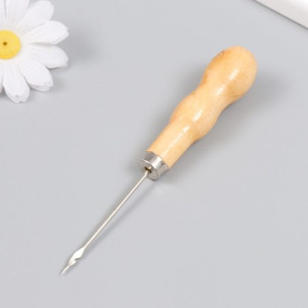 An awl with a side hole wood, metal, needle length 6 cm thick 0.2 cm 2x2x13 cm