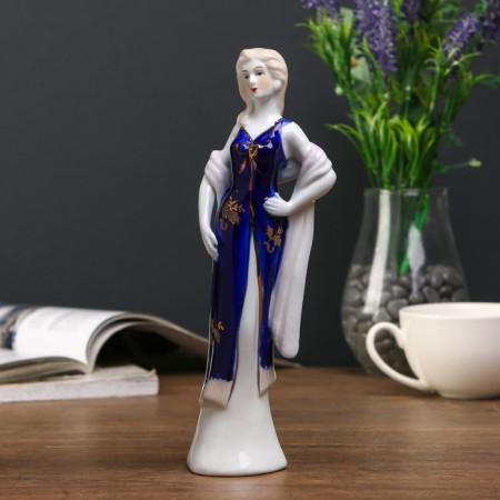 Souvenir Ceramics "Madmoiselle Eloise in the cape" 22x7x5 cm