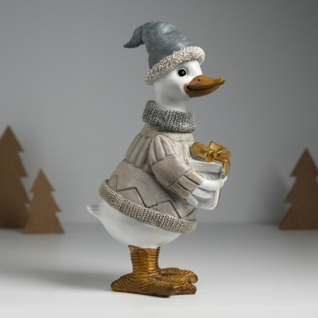 Polystone souvenir "Goose in a beige sweater, with a gift" 9.5x12x22.5 cm-1