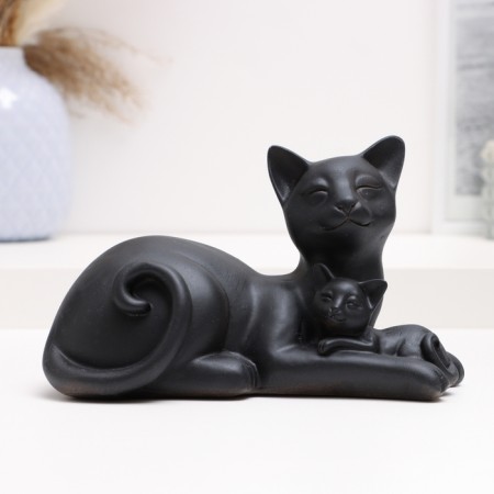 The figure "cats lie" black, 18x10x12cm