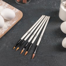 A set of confectionery brushes for decoration 