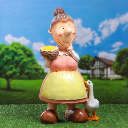 Garden figure "Grandmother with wheat" 24x30x60cm