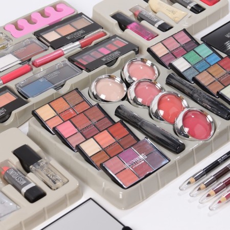 A set of professional cosmetics "Miss Young" No. 10-9