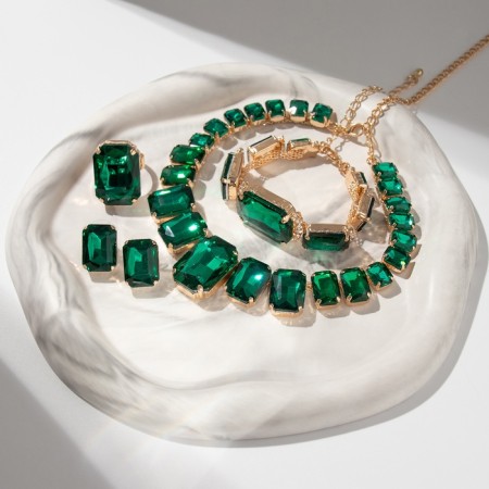 Set 4 objects: earrings, necklaces, bracelet, “evening” ring volume, green in gold-2